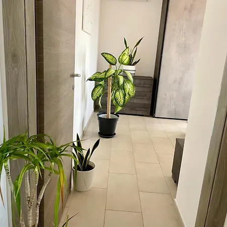 Greenchill House - West Roma