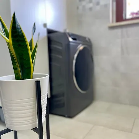Greenchill House - West * Roma