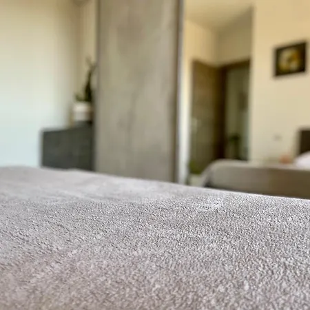 Greenchill House - West Apartment
